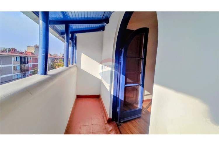 Edificio en venta de 4 pisos, 14 privados