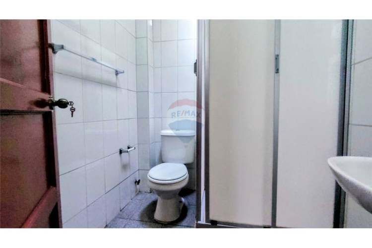 Edificio en venta de 4 pisos, 14 privados