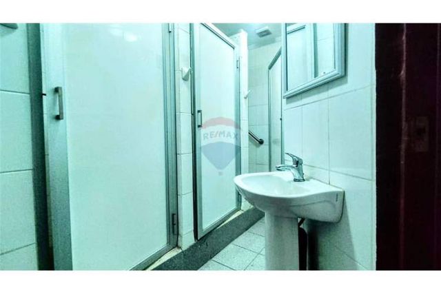 Edificio en venta de 4 pisos, 14 privados