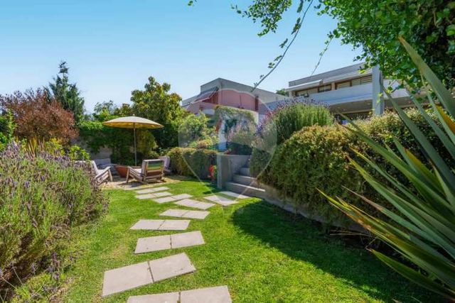 Casa con jardín, piscina y quincho – la reina