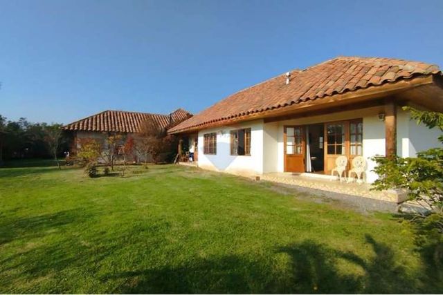 Venta casa estilo chileno 5d+4b+e+b