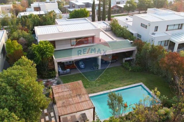 Venta 5 dormitorios+serv piedra roja