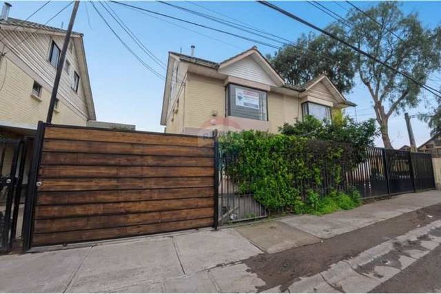 Casa remodelada en maipú con terraza y piscina