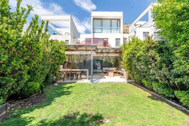 Casa en lo barnechea: 3 pisos, 5d / 5b