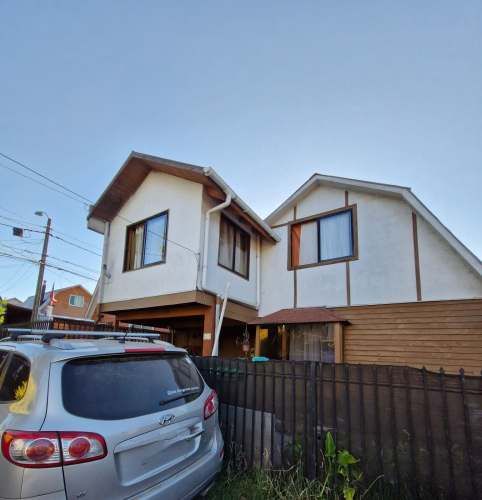 EXCELENTE CASA A PASOS DEL CENTRO DE PUCON, 3 DORM, 2 BAÑOS