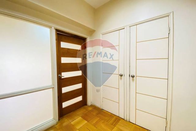 Venta oficina en moneda 2 privados 2baños