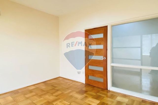 Arriendo oficina en moneda 2 privados 2baños