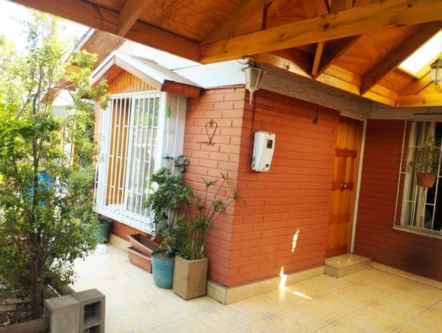 SE VENDE AMPLIA Y HERMOSA CASA EN LA FLORIDA, TRININDAD III: 3D, 1,5 B, 2E.