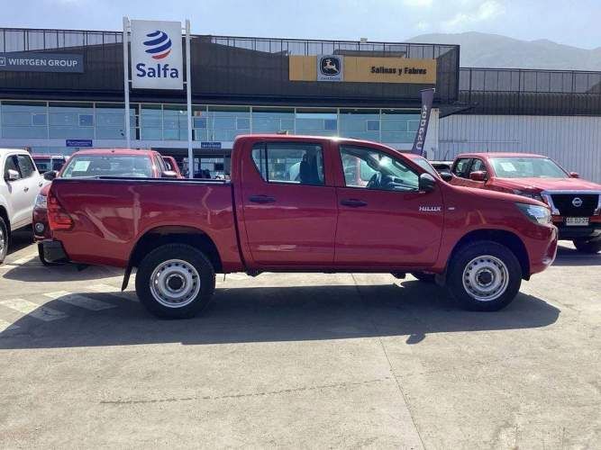TOYOTA HILUX 2023