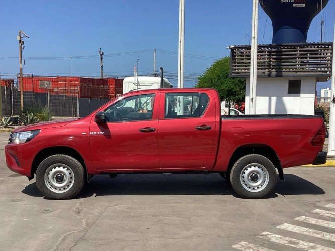 TOYOTA HILUX 2023