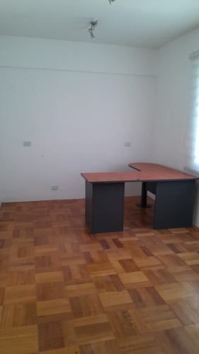 ¡IMPERDIBLE! Oficina Central 24m² | PASEO AHUMADA | Último Piso | SIN COMISIÓN