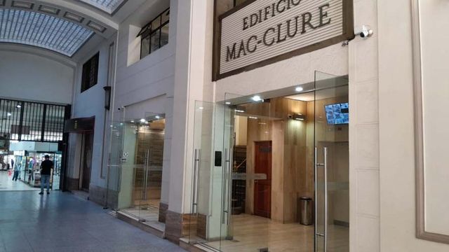 ¡IMPERDIBLE! Oficina Central 24m² | PASEO AHUMADA | Último Piso | SIN COMISIÓN