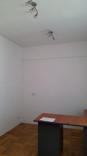 ¡IMPERDIBLE! Oficina Central 24m² | PASEO AHUMADA | Último Piso | SIN COMISIÓN