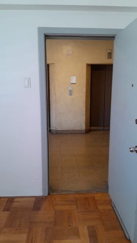 ¡IMPERDIBLE! Oficina Central 24m² | PASEO AHUMADA | Último Piso | SIN COMISIÓN