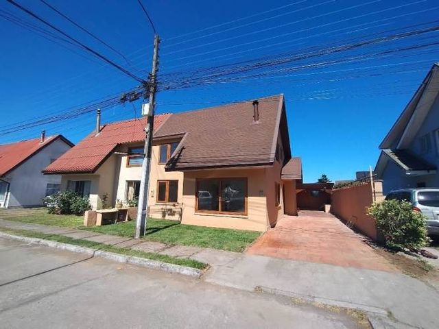 Excelente casa en los Huertos Familiares