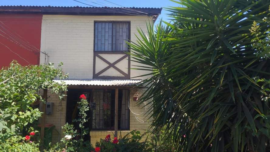 HERMOSA CASA  DE DOS PISOS