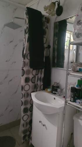 HERMOSA CASA  DE DOS PISOS