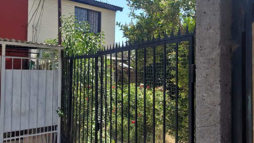 HERMOSA CASA  DE DOS PISOS