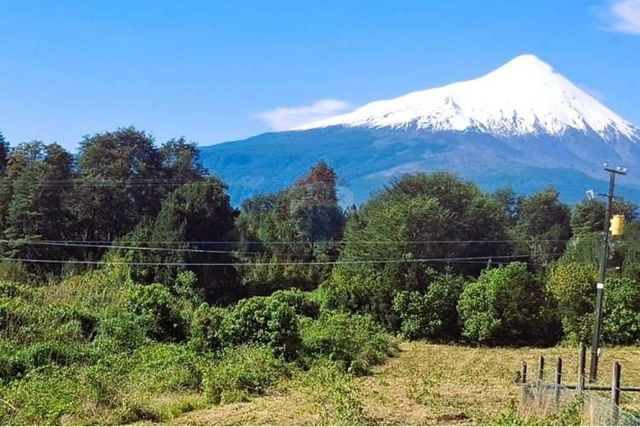 Parcela vistas despejadas lago y volcanes