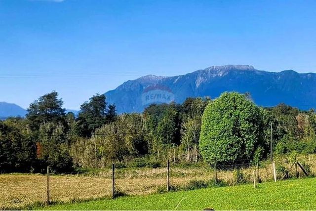 Parcela vistas despejadas lago y volcanes