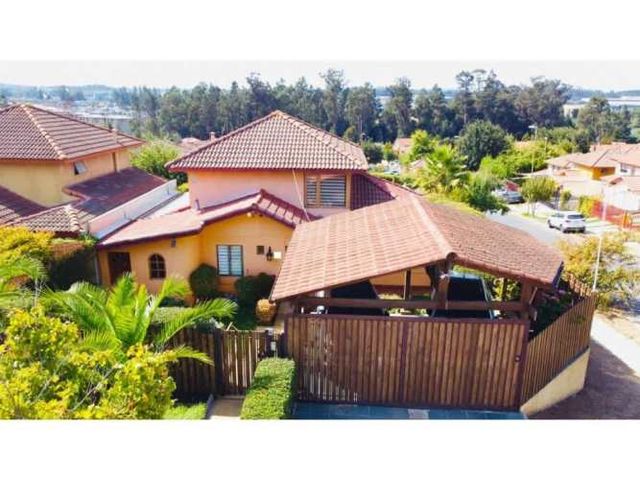  Hermosa Casa en Jardines del Lago, Curauma — Barrio Abierto