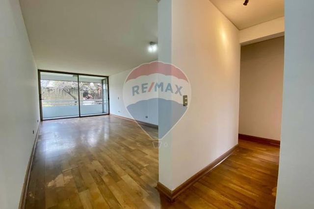 Se vende departamento remodelado calle dinamarca
