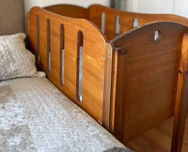 Cuna de madera, desmontable para colecho