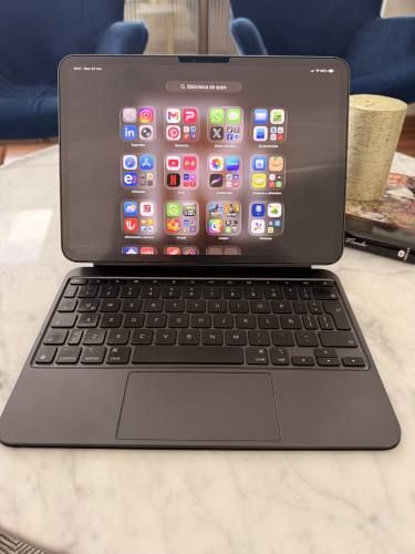 iPad Pro M4 11” 256 GB Cellular / Magic Keyboard Apple