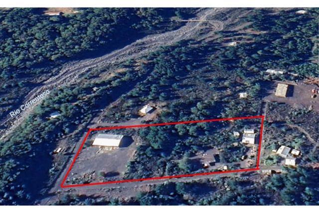 GRAN BODEGA Y DOS CABAÑAS EN PARCELA 12.000 M2 A 10 KM DEL CENTRO DE PUCON