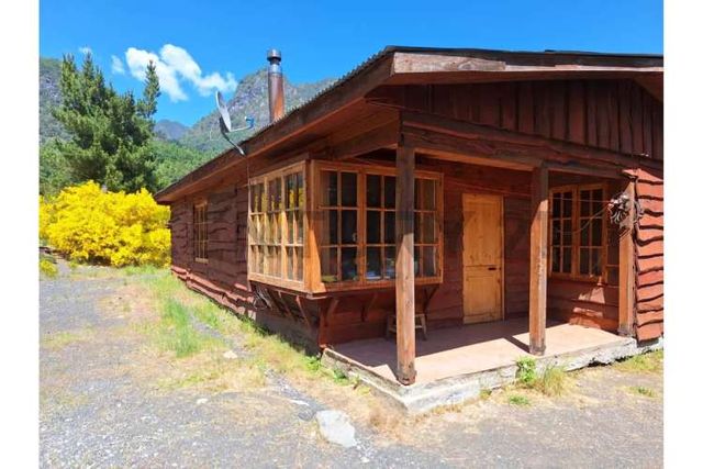GRAN BODEGA Y DOS CABAÑAS EN PARCELA 12.000 M2 A 10 KM DEL CENTRO DE PUCON