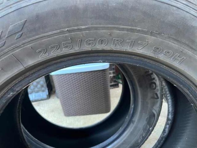 Neumáticos R17 225/60 excelente estado