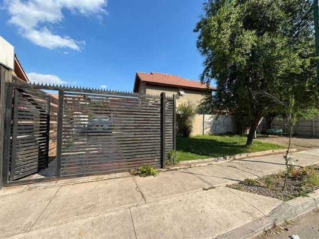 SE VENDE CASA DE DOS PISOS SOLIDA AISLADA