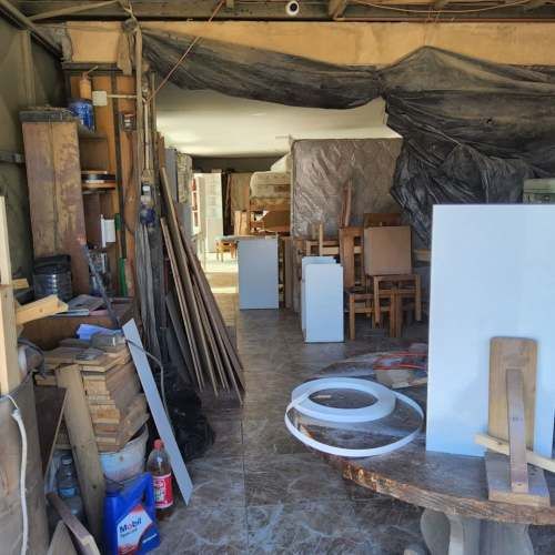 Local comercial de 2 pisos en esquina muy comercia