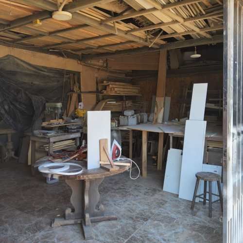 Local comercial de 2 pisos en esquina muy comercia