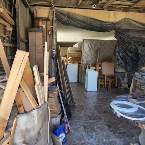 Local comercial de 2 pisos en esquina muy comercia