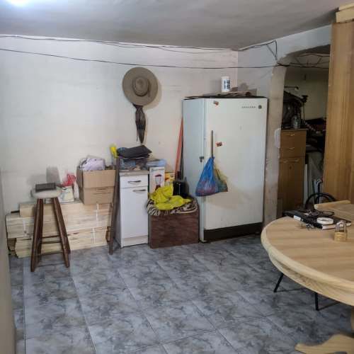 Local comercial de 2 pisos en esquina muy comercia