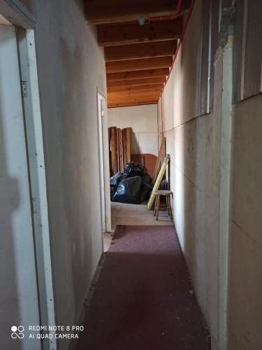 Local comercial de 2 pisos en esquina muy comercia