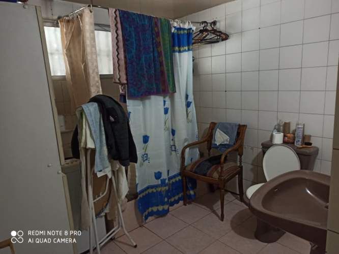 Local comercial de 2 pisos en esquina muy comercia