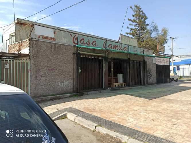 Local comercial de 2 pisos en esquina muy comercia