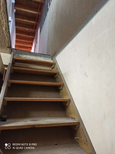 Local comercial de 2 pisos en esquina muy comercia