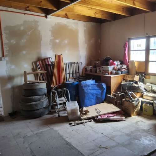 Local comercial de 2 pisos en esquina muy comercia