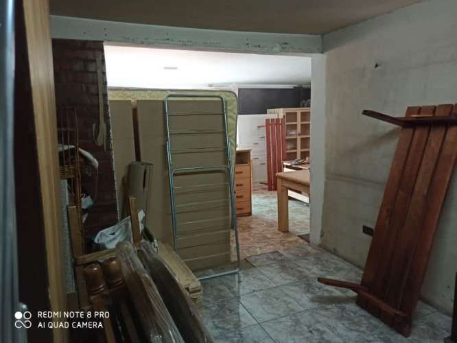 Local comercial de 2 pisos en esquina muy comercia