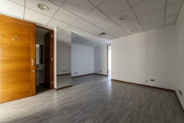 OFICINA EN VENTA EN LAS CONDES 47 MT2 CON ESTACIONAMIENTO