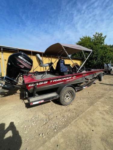 Bote tracker americano 175txw