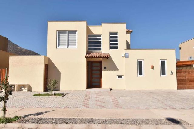 Espectacular Casa en Condominio  (131819)