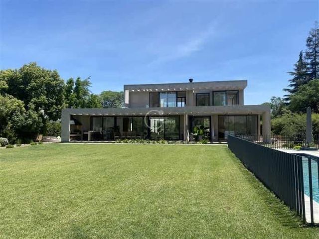 CASA Brisas de Chicureo