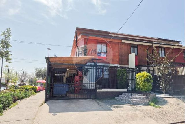 ¡casa con espacio comercial en peñalolén!
