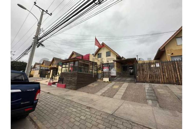 Se Vende casa comercial en Avenida Juan Cisternas