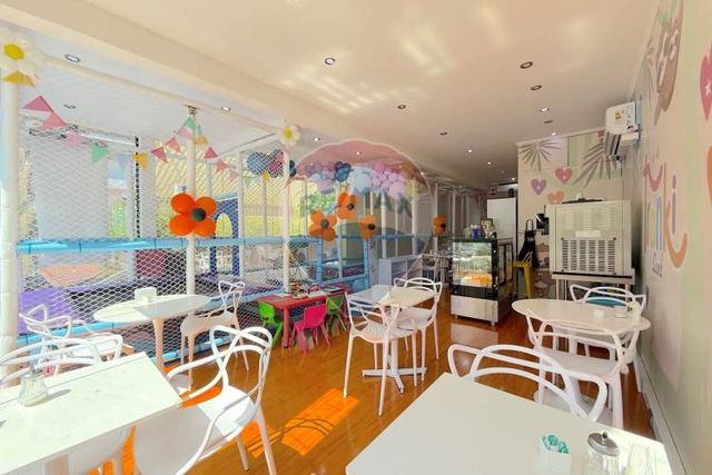 Cafetería con parque infantil, imperdible