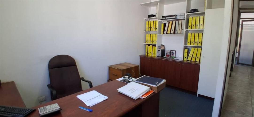 OFICINA Madrid entre Santa Elvira y Victoria